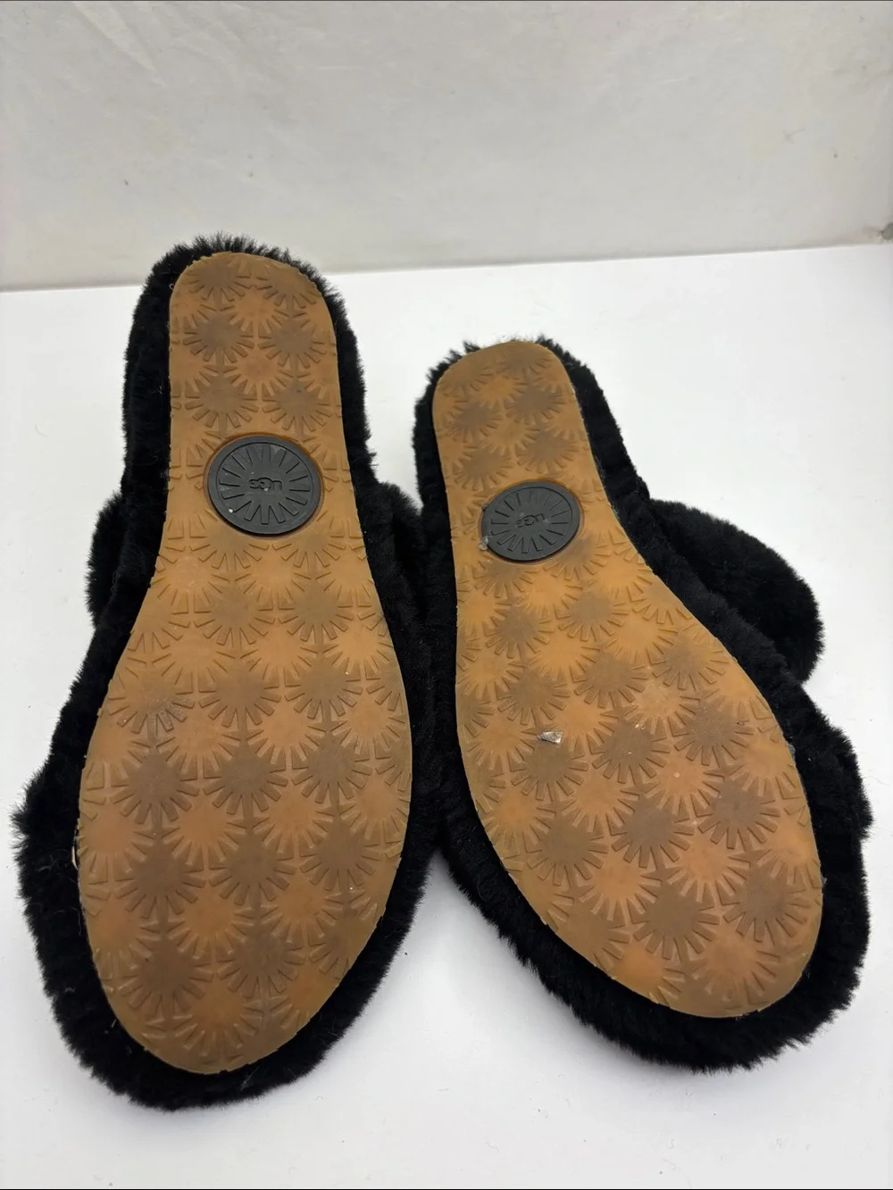 UGG women’s Black Fuzzy Slide Sandals - Cozy Slip-On, SZ 9, box 76